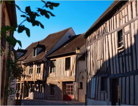 Le Gite Entre Val Et Rose Provins Buitenkant foto
